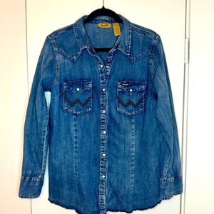Wrangler Denim Pearl Snap Western Shirt in Cotton with Spandex W Large